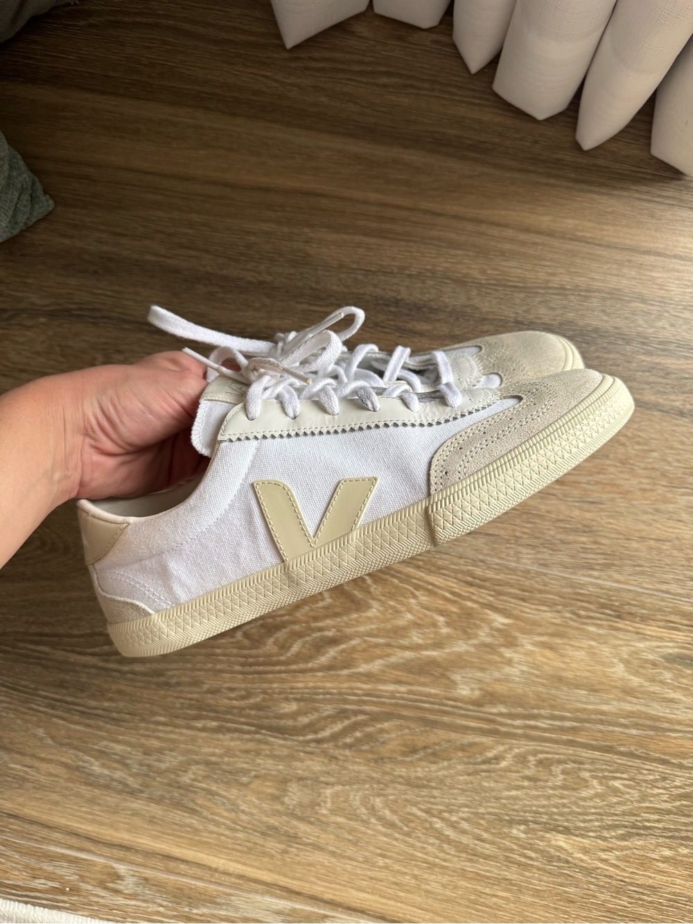 Veja Women’s White & Cream Low-Top Sneaker